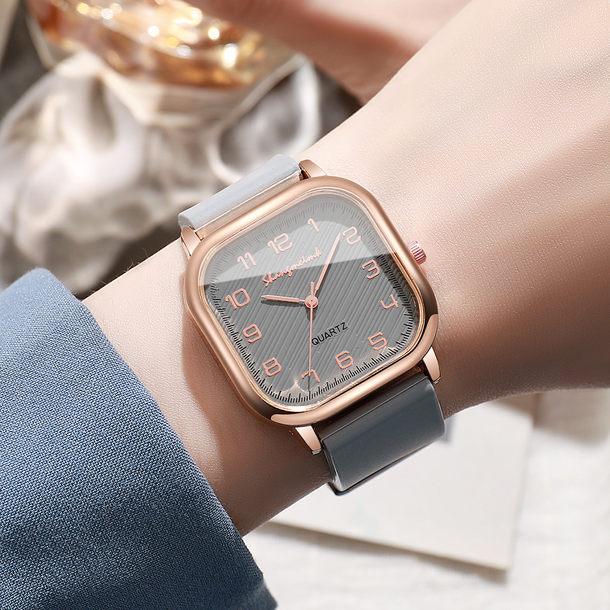 Fashion Square Women Watches C - Silicone Band Women avis et prix